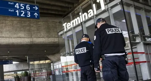 Le SDF qui avait trouvé 500 000 euros à l'aéroport de Roissy...