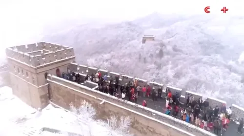 Insolite : la Muraille de Chine sous la neige au printemps !