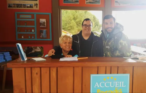 Martigues : Joséphine rend visite à Tom de Camping Paradis !