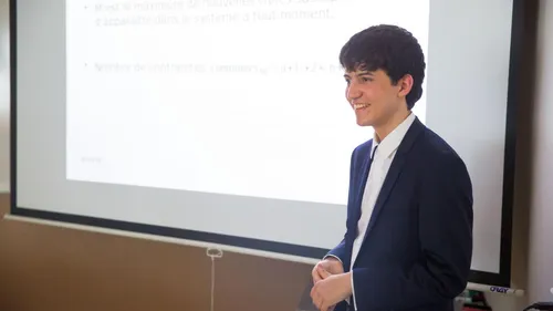 Hugo, 17 ans, décroche un doctorat en informatique