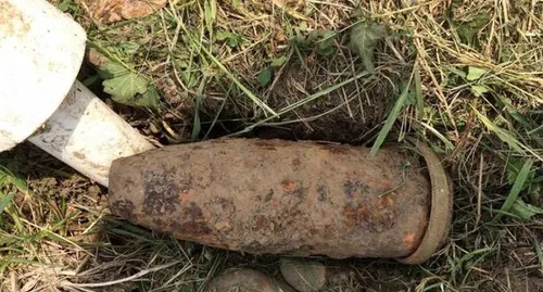 Il conduit 20 km avec un obus dans son coffre pour le déposer à la...