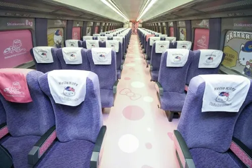 Le Japon lance un TGV rose bonbon "Hello Kitty"