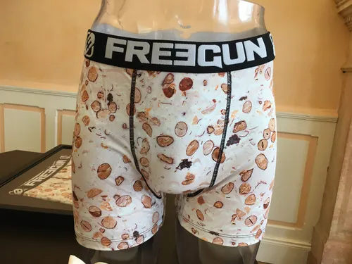 Freegun sort un caleçon "nougat" pour la bonne cause !