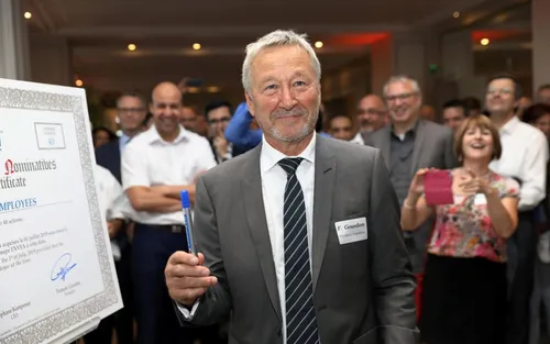 Un patron offre près de 2 millions d'euros à ses salariés