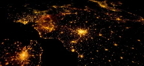 Pollution lumineuse : les enseignes obligées d’éteindre leurs...