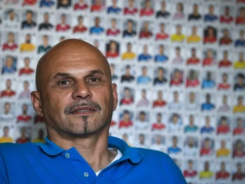 Avec 4 000 albums et deux millions d'images, il est le plus grand...