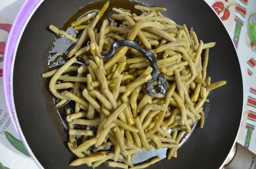 Ils trouvent un serpent dans une boîte de haricots