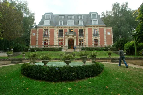 Saccagé, le château de la "Star Ac" est désormais à l'abandon