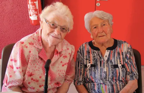 Agées de 100 ans, les deux copines d’école se retrouvent
