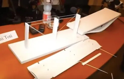 La maquette du nouveau pont de Gênes se casse en pleine présentation