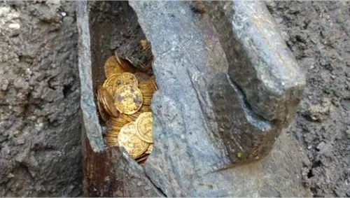 Italie : en creusant, des ouvriers découvrent des centaines de...