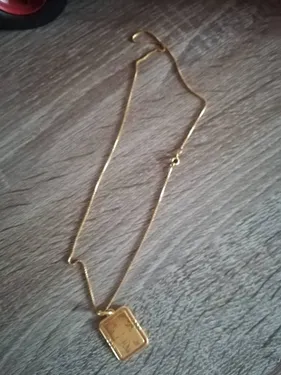 Elle lance un appel pour retrouver le bijou de sa fille morte, les...