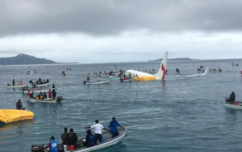 Un Boeing amerrit dans un lagon du Pacifique, les passagers sains...