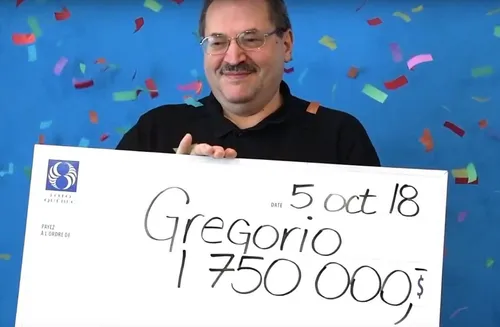 En fouillant dans ses poches, il retrouve un ticket de loto gagnant !