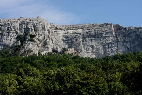Sainte-Baume : 10 lycéens parisiens et leur prof secourus dans le...