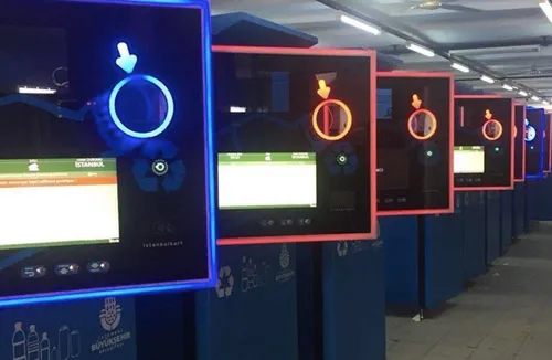 Recyclage : des bouteilles en plastique pour recharger les cartes...