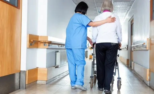 Un aide-soignant, suspecté de violences sur une nonagénaire dans un...