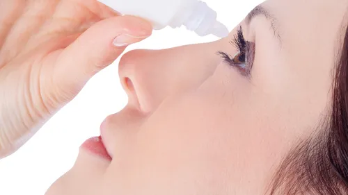 La myopie bientôt soignée par de simples gouttes dans les yeux ?
