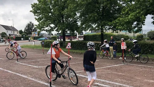 Le gouvernement va lancer un permis vélo pour les écoliers