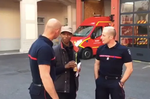 Des pompiers offrent une voiture à leur agent d’entretien, victime...
