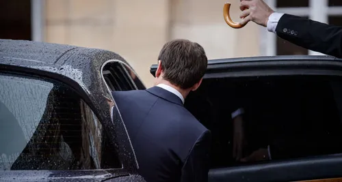 Le chauffeur de Macron s'est-il enfui après un excès de vitesse ?