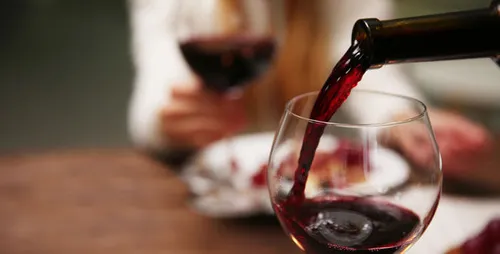 Ils commandent un vin à 260€, on leur sert un Pomerol à 5 100€