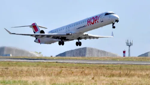 Une écotaxe de 1,50 à 18 € sur les billets d’avion, pour tous les...