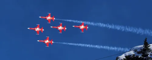 La patrouille suisse fait sa démo... au dessus du mauvais village