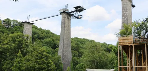 L'élastique craque durant son saut, il s'en sort indemne