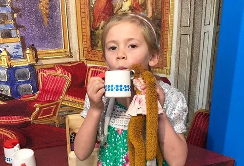 Une fillette oublie son doudou à Londres, la reine d’Angleterre le...