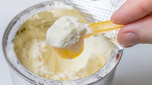 Des hydro­car­bures retrou­vés dans du lait en poudre pour bébés