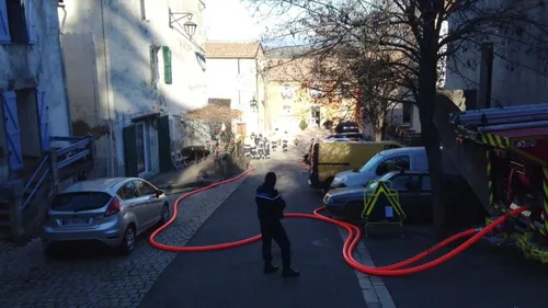 Var : un homme retranché dans une maison avec sa fille, une...