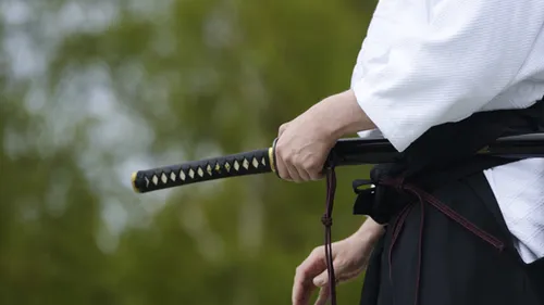 Aux USA, un homme veut régler son divorce au sabre !