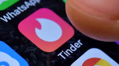 Bloquée au bord d’une falaise, elle est sauvée par un match Tinder