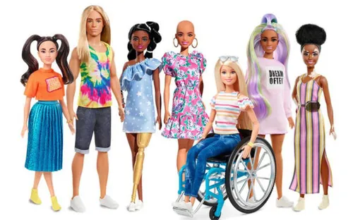 Barbie chauve, avec une prothèse, Ken roux… quand les poupées...