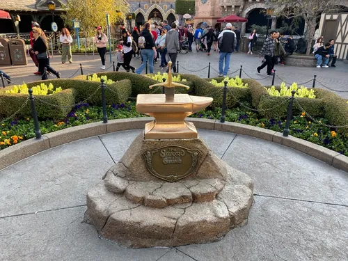 En visite à Disneyland, il parvient à extirper Excalibur de son rocher