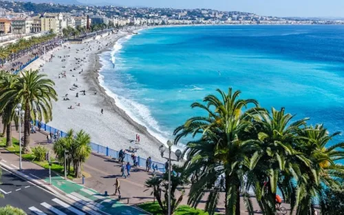 Un homme ayant fait fortune lègue 14 millions d'euros à son village...