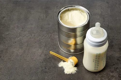 Elle trouve un ver dans du lait en poudre pour bébé