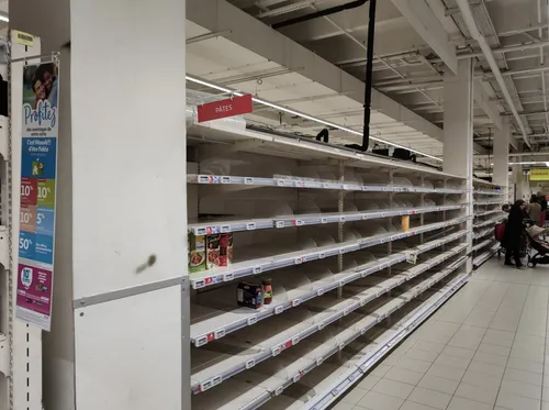 Coronavirus : des rayons vides dans les supermarchés, mais pas de...