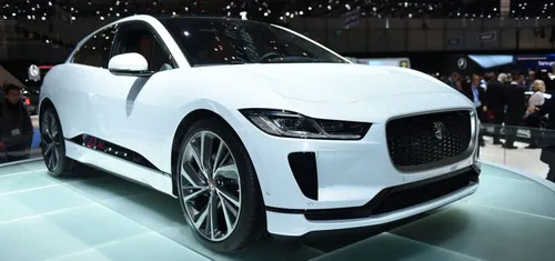 A 18 ans, elle gagne une Jaguar au jeu Monopoly de McDo