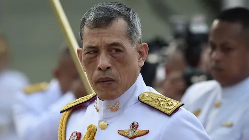 Le roi de Thaïlande confiné en Bavière avec une vingtaine de...