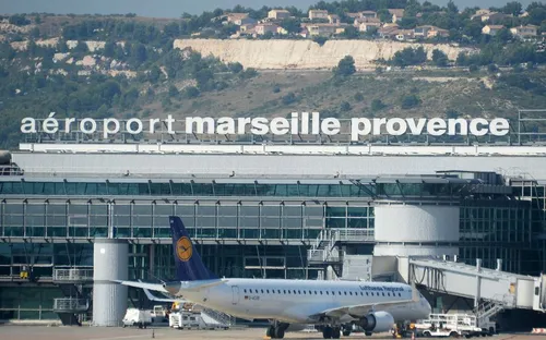 Marseille : en plein confinement, ils débarquent de Londres en jet...