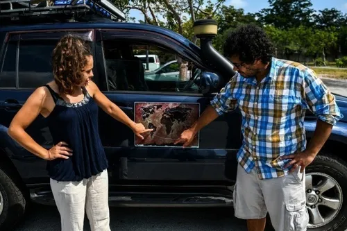 Coronavirus : un couple de globe-trotteurs se retrouve bloqué sur...