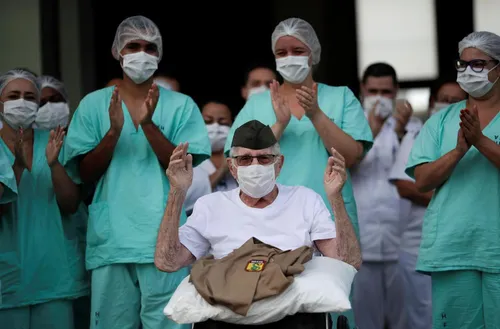 Brésil : un vétéran de 99 ans sort de l’hôpital guéri du Covid 19