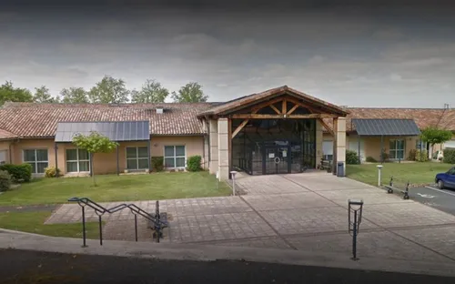 Coronavirus : une septuagénaire verbalisée devant un Ehpad où elle...