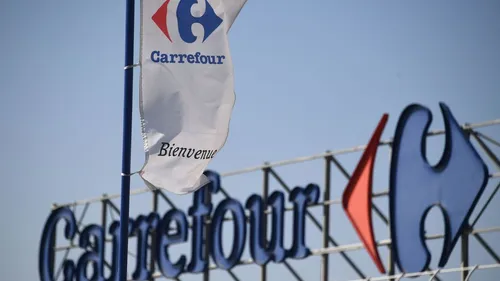 Carrefour réduit de moitié son dividende et baisse le salaire de...