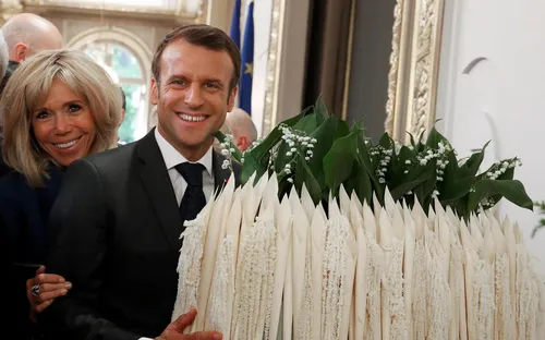 Emmanuel Macron maintient la cérémonie du muguet à l’Élysée