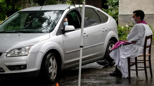Un drive confession ouvre pendant le confinement