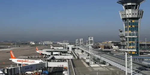 Arrivé de l'étranger, il se déguise en agent d'entretien pour...