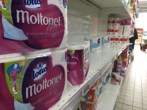 Il se cache dans le rayon des papiers toilettes pour cambrioler le...